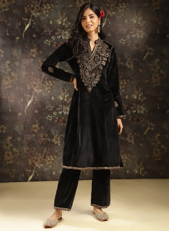 Black Embroidered Velvet Kurta Set with Sequin Work