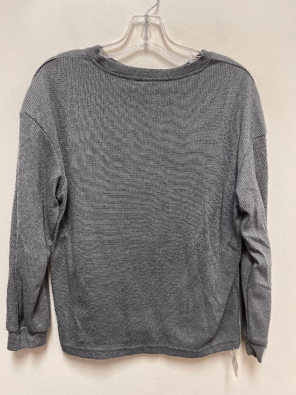 Top Long Sleeve By Clothes Mentor In Grey, Size: M